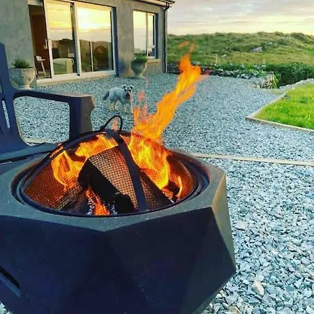 بيت للعطل Mary's Seaview Clifden *