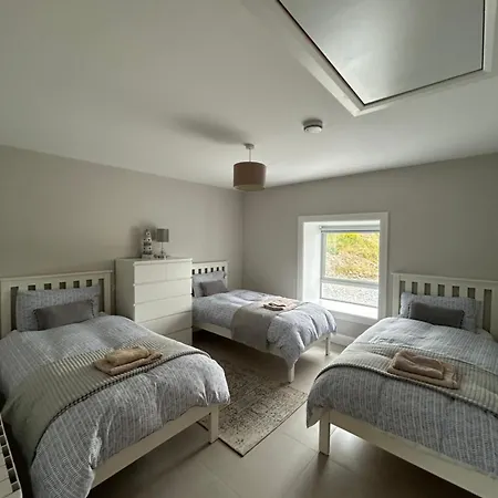 Mary's Seaview Clifden غالواي