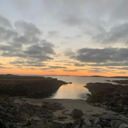 Mary's Seaview Clifden בית נופש