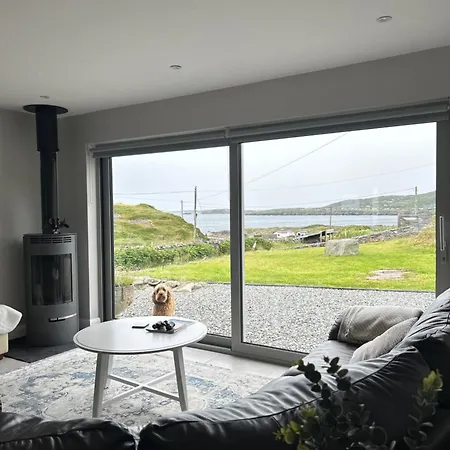 Mary's Seaview Clifden בית נופש
