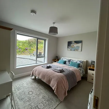 Mary's Seaview Clifden בית נופש