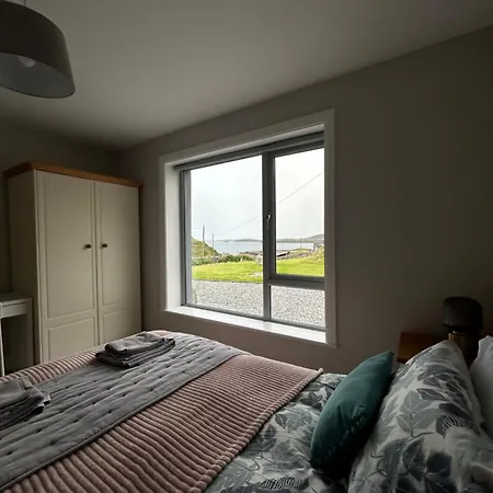 Mary's Seaview Clifden גלוואיי