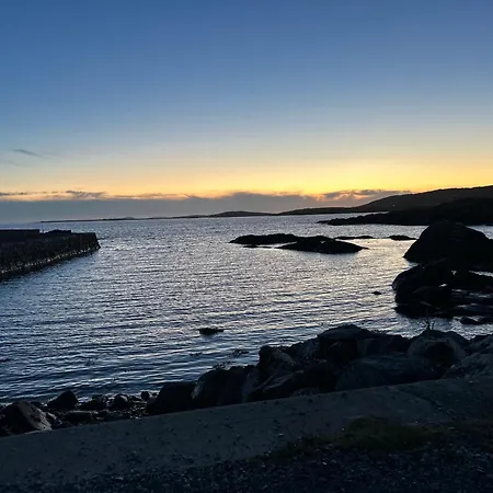 Mary's Seaview Clifden בית נופש