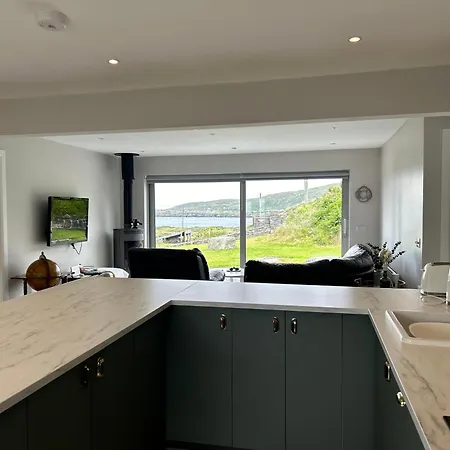 Mary's Seaview Clifden * Errislannan