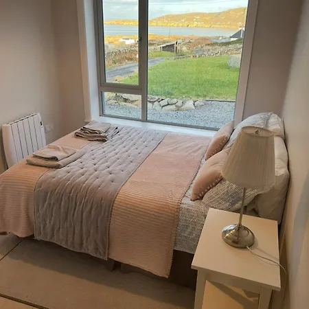 בית נופש Mary's Seaview Clifden