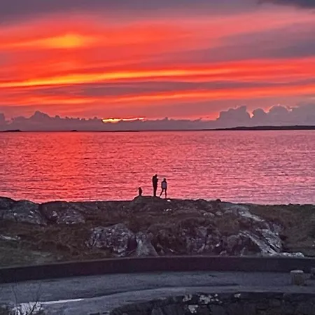 Mary's Seaview Clifden * Errislannan