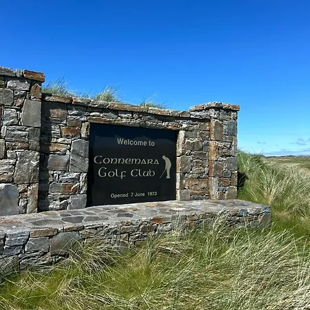 Mary's Seaview Clifden בית נופש