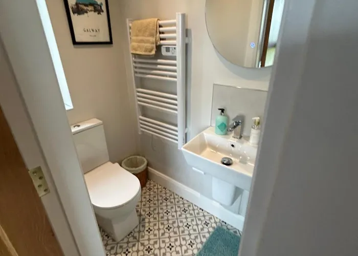 Mary's Seaview Clifden 골웨이