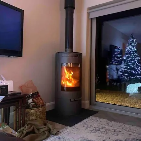 Mary's Seaview Clifden 度假居 *